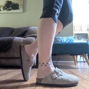 Suede Boston Birkenstock in Taupe (EU 37 narrow)